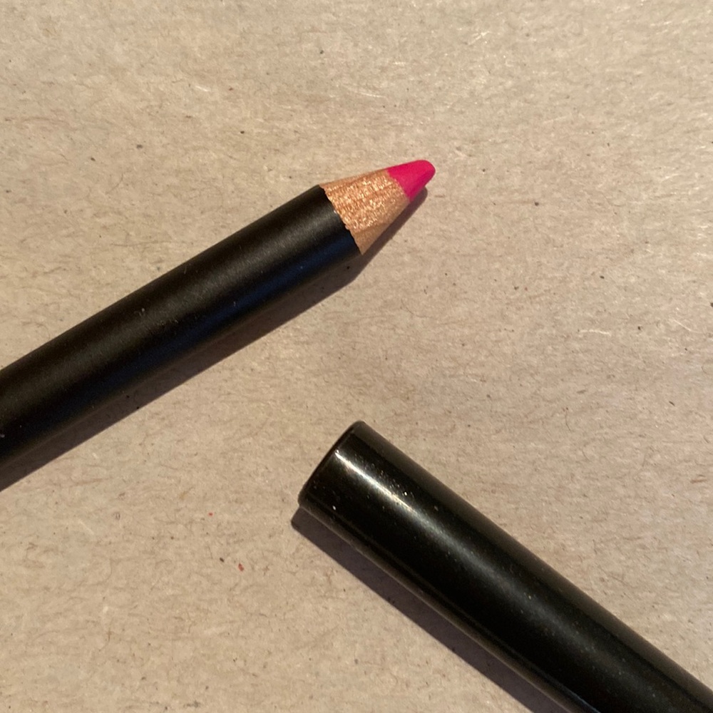 MAC lip pencil Candy Yum Yum full size